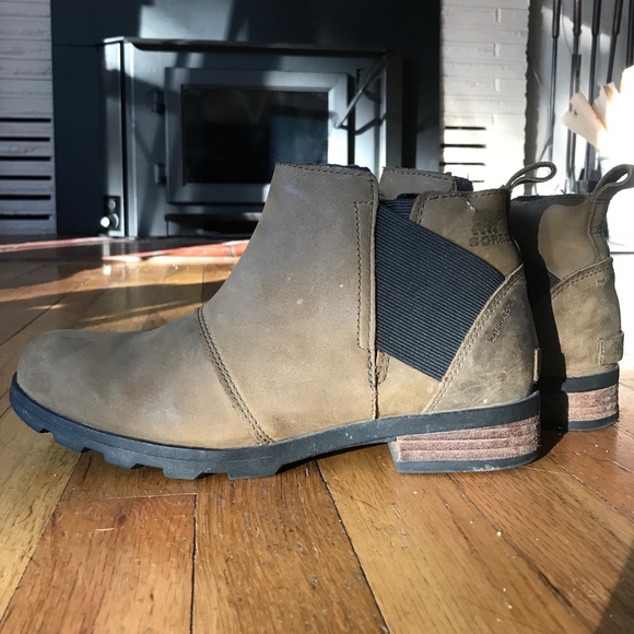 sorel emelie chelsea boot quarry